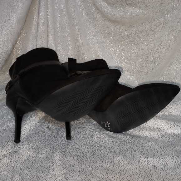 B2 (Browns shoes) stiletto booties - Picture 5 of 11